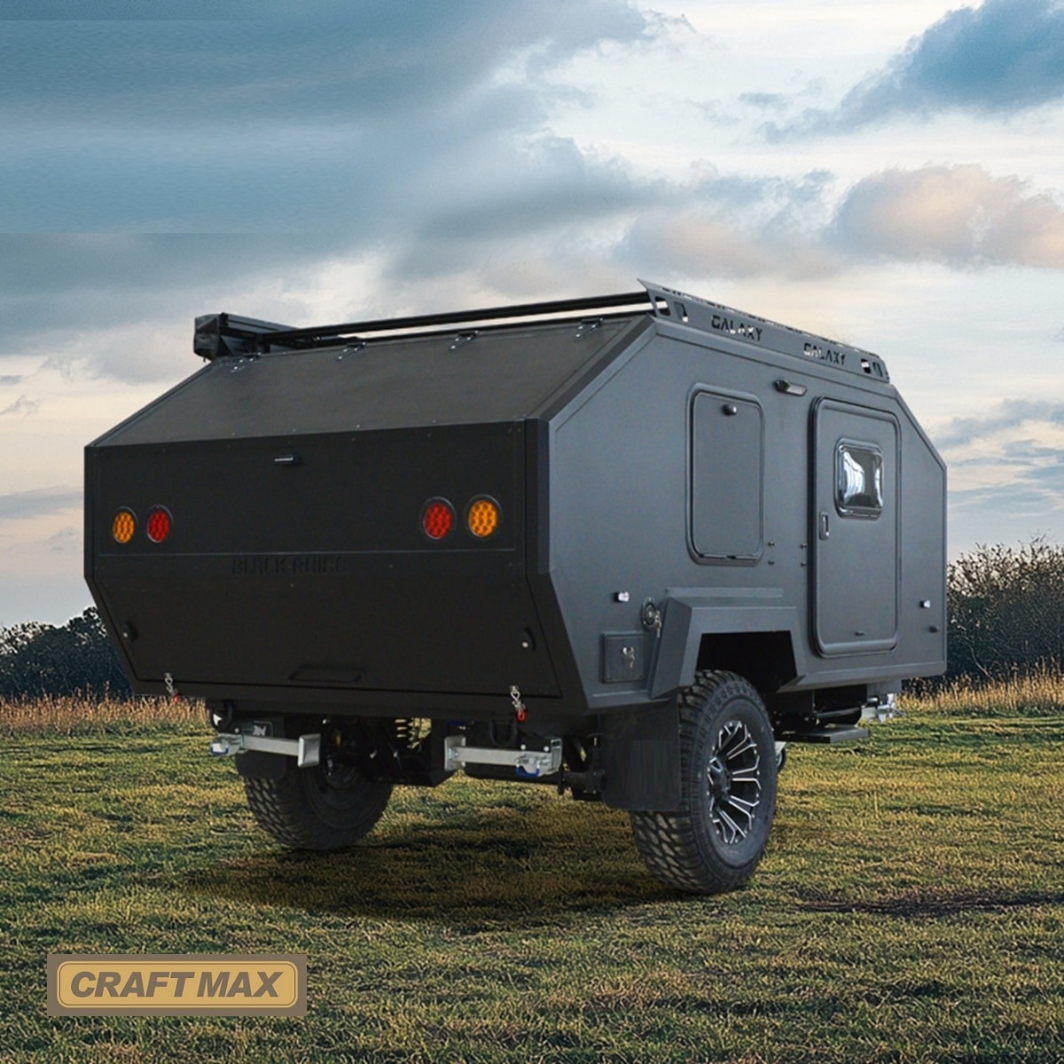 CRAFTMAX® BLACK BROTHER EXP-4 15 Extreme OffRoad Caravan Tandem ThermoSandwich, vollausgestattet mit Möbel, Bett, Küche, Sanitär, 2 - 3 Schlafplätze, Heizung (1)