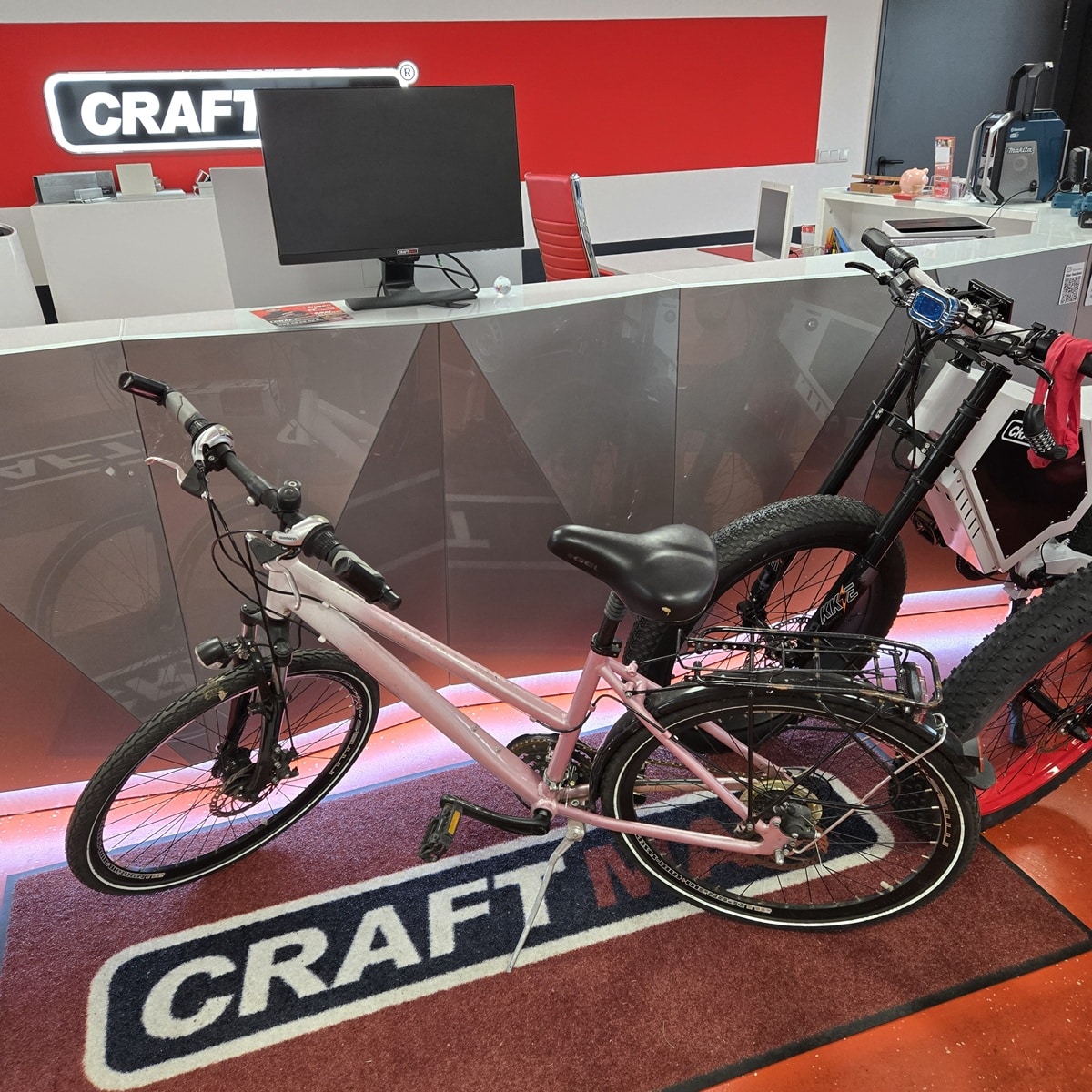 CROSS Mountainbike 26 32-Gangschaltung, inkl. Beleuchtung mit Dynamo  Front- u. Rckstrahler, Gepcktrger - rosa - gebraucht - CRAFTMAX