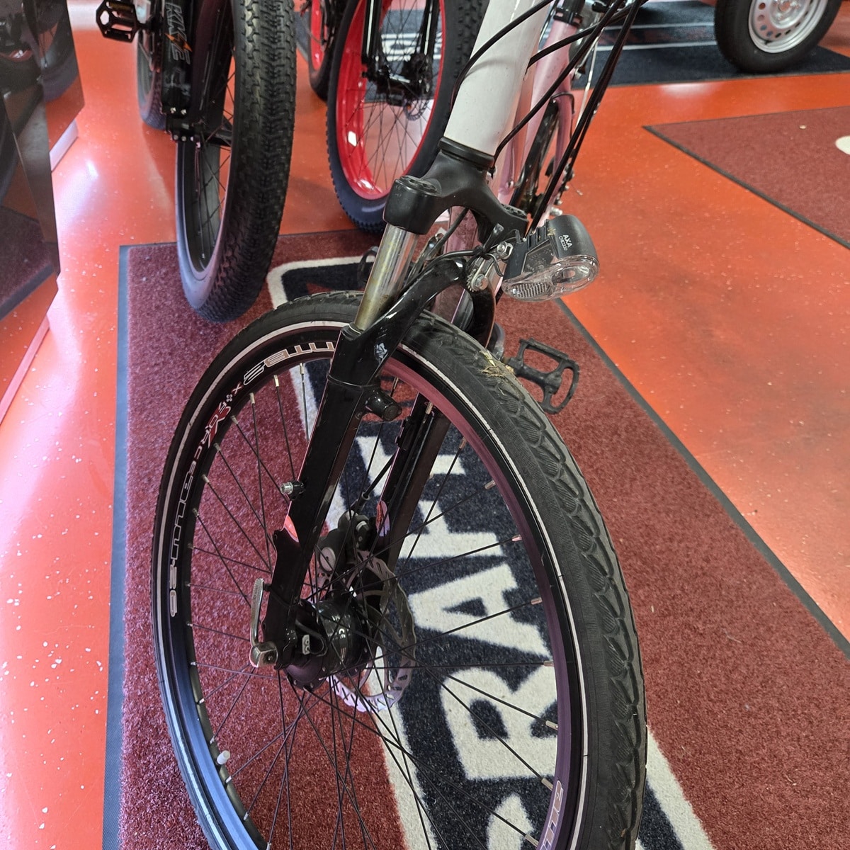 CROSS Mountainbike 26 32-Gangschaltung, inkl. Beleuchtung mit Dynamo  Front- u. Rckstrahler, Gepcktrger - rosa - gebraucht - CRAFTMAX